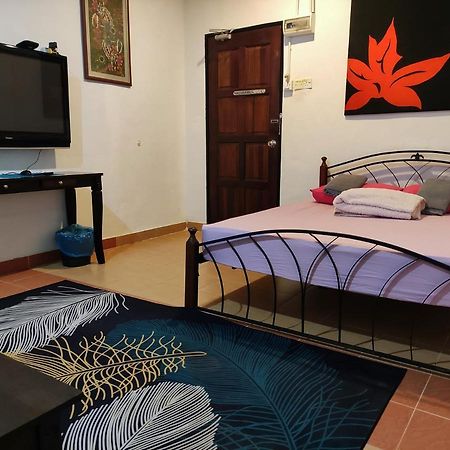 Kencana Guest House Пантай Ченанг Екстериор снимка